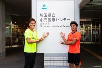 選手発信からスタートした浦和レッズの社会貢献活動。西川周作と照内利和が小児医療センターを訪問