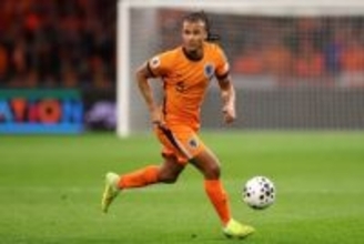 オランダ代表指揮官がW杯に向けて忠告…マンCで出場機会減少のDFアケ「もっとプレーする必要があると言われた」