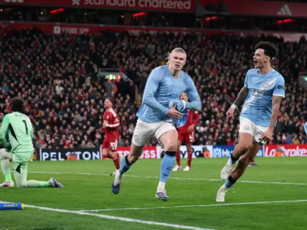 苦しんだマン・Cがハーランド土壇場PK弾でアンフィールド攻略！…遠藤不出場のリヴァプールはソボスライ驚愕FK弾で先制も…