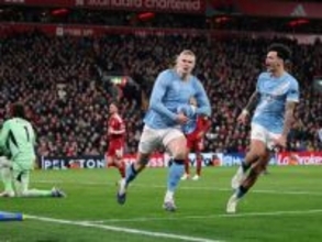 苦しんだマン・Cがハーランド土壇場PK弾でアンフィールド攻略！…遠藤不出場のリヴァプールはソボスライ驚愕FK弾で先制も…