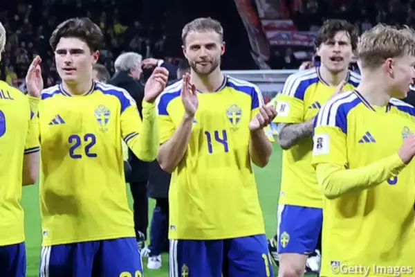 W杯出場の立役者、スウェーデン代表FWに悲劇…試合直前にアキレス腱断裂で松葉杖姿「本当に辛い…」