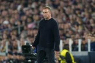 「誰か説明してくれないか」　フリック監督の憤慨…見逃されたハンドに「私なら2枚目のイエローかつPKとする」