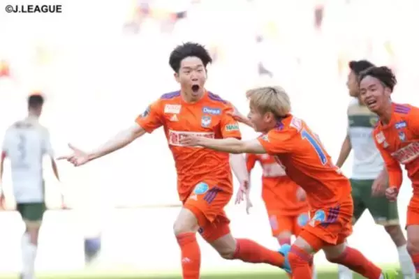 横浜FCが連敗…新潟が首位、仙台が2位に浮上！　琉球は11試合ぶり白星／J2第15節