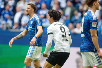 山田新が待望の新天地初ゴール！…独2部首位シャルケ相手に一矢報いるヘディング弾