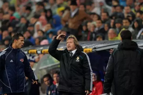 アロンソ監督は正念場…地元メディアも警戒、レアルvsセビージャにまつわる“17年前の電撃解任”