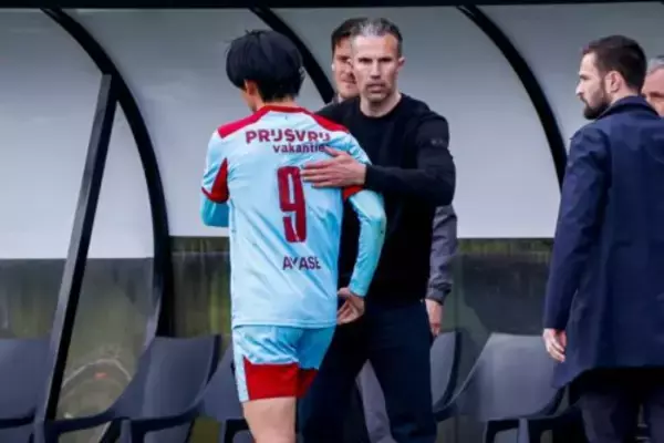 上田綺世の決定機を阻止も退場ならず…フェイエノールト指揮官が激怒「あってはならない」