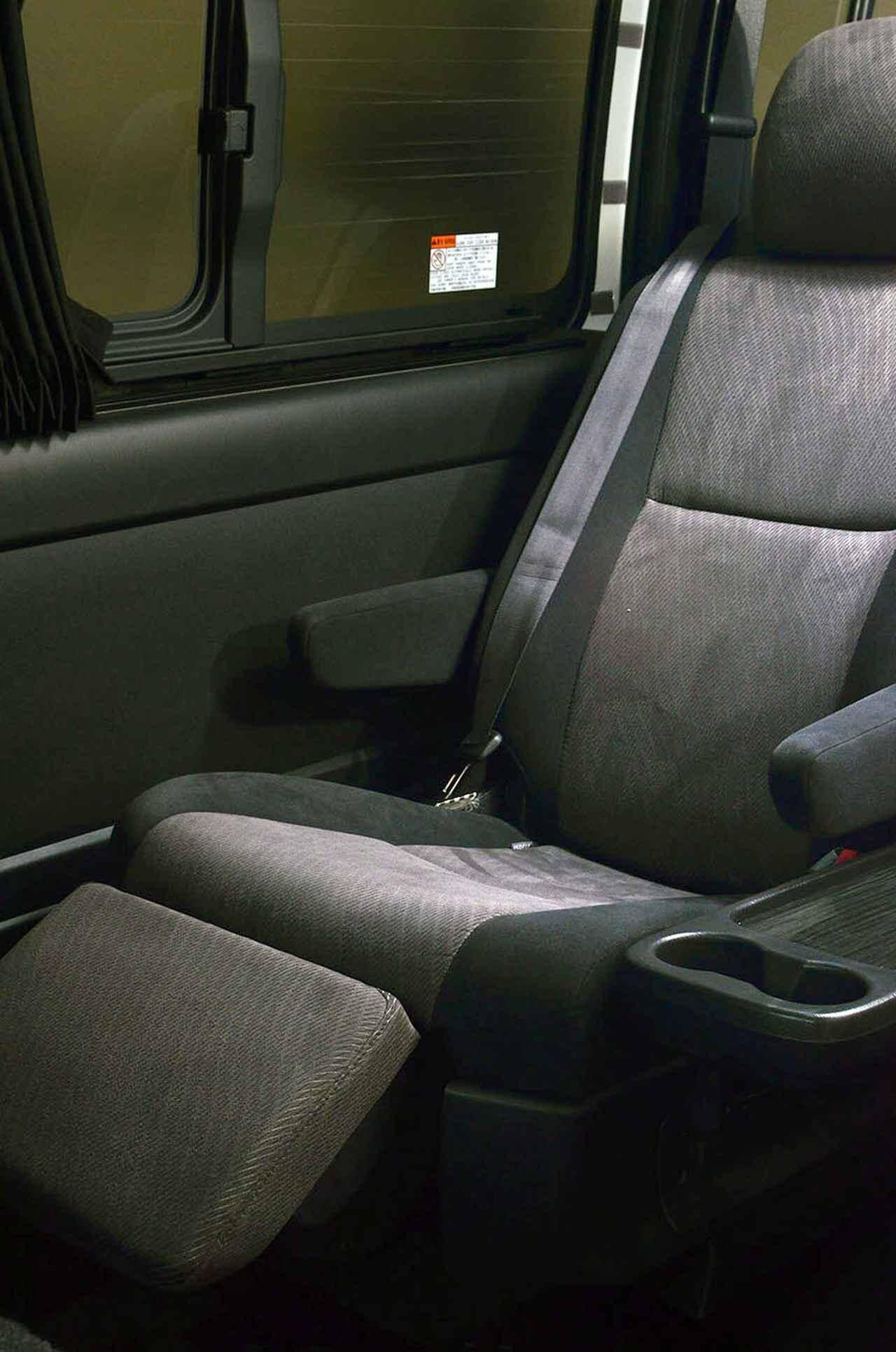 ハイエースの座席をキャプテンシートに この交換キットで車中泊旅が優雅になる 21年10月21日 エキサイトニュース