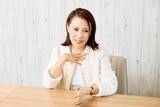 「国際線CA・公設秘書を経て、42歳既婚で“セクシー女優”になった女性の波乱万丈な半生。「コソコソしたくなかった」デビューを伝えた夫と子の反応は」の画像2