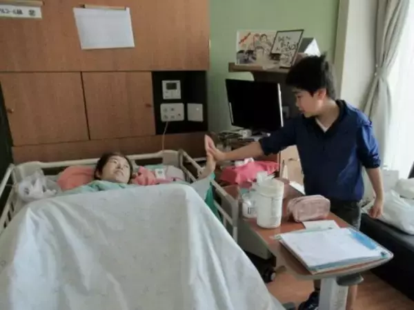 「「私がいなくなったら…」重度自閉症の息子を遺し逝った妻。父が独りで向き合う「親なきあと」の絶望と希望」の画像
