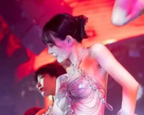 「“元セクシー女優”が回想する「母にセクシー女優になった」と打ち明けた夜。「人気絶頂で引退した理由」も教えてもらった」の画像