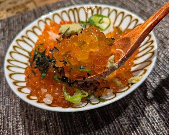 「高すぎる」と話題、すき家の「メガいくら丼」3490円の価格はアリ？1年前は2190円だったのに…