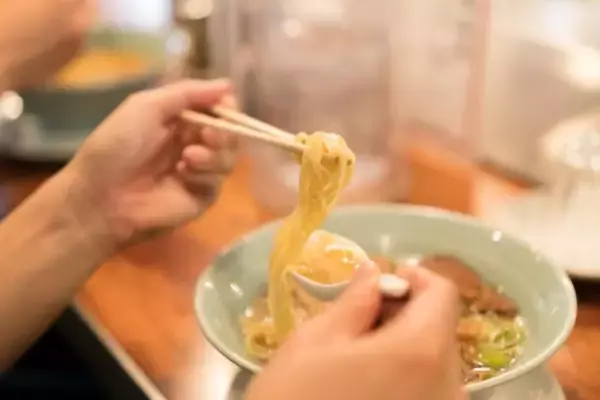 「今日のスープ、濃度がブレてないか？」ラーメンオタク常連客の“善意”に店主が爆発…あえなく出禁になるまで