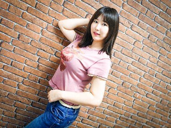 「同人AVが絶対に稼げるわけではない」フリー転身したセクシー女優が明かす裏側。休日には“意外な仕事”も