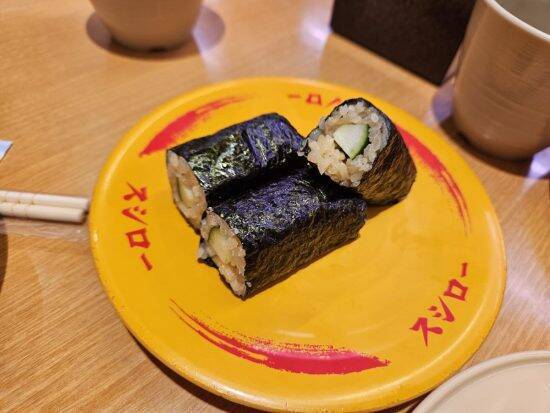 「どうして日本人はこんな神業ができるの？」外国人女性が驚いた“日本の光景”。電車、コンビニ、100円ショップ… ――仰天ニュース特報