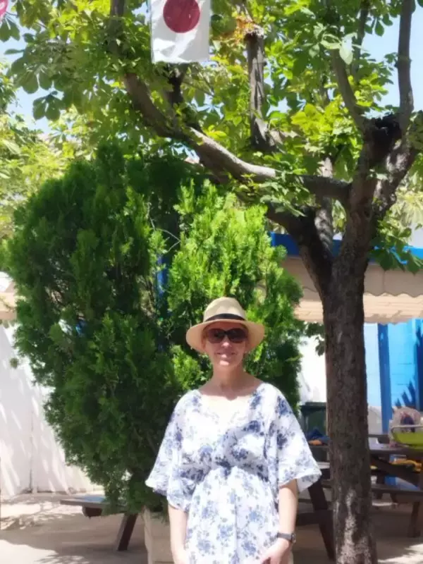 「「どうして日本人はこんな神業ができるの？」外国人女性が驚いた“日本の光景”。電車、コンビニ、100円ショップ… ――仰天ニュース特報」の画像