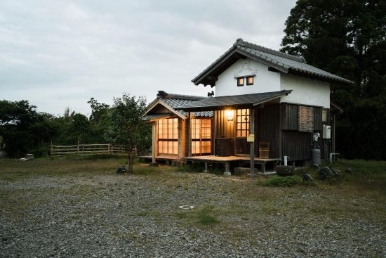 「自分で家を建てて夫と別居した」58歳女性の波乱万丈な歩み。一時は借金1億円を背負うも「不安はなかった」