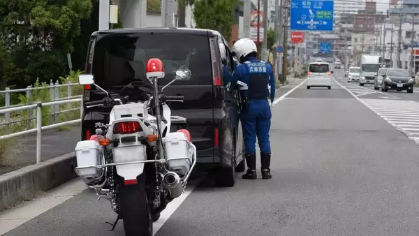「“あおり運転”してきた車を「白バイの待ち伏せポイント」に誘導、警察に捕まえてもらうまでの一部始終／「あの道、よく白バイいるよね」ドライバーの体感は本当なのか、警察庁の通達を調べてみた」の画像