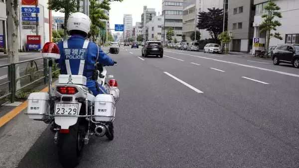 「“あおり運転”してきた車を「白バイの待ち伏せポイント」に誘導、警察に捕まえてもらうまでの一部始終／「あの道、よく白バイいるよね」ドライバーの体感は本当なのか、警察庁の通達を調べてみた」の画像