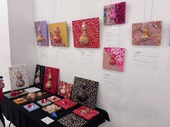 「100万円自腹で払って」ひょうたんアーティスト・あらぽんが“カナダ個展”を実施。最終的な損益を聞いた