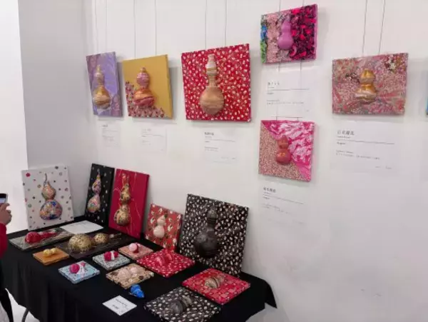 「「100万円自腹で払って」ひょうたんアーティスト・あらぽんが“カナダ個展”を実施。最終的な損益を聞いた」の画像