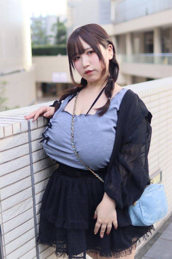 「胸の大きさに悩み続けた」元引きこもりの歯科衛生士がコンプレックスを“武器”に変えるまで