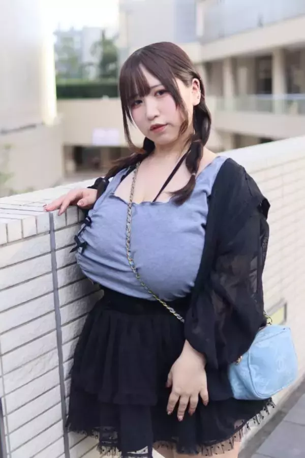 「「胸の大きさに悩み続けた」元引きこもりの歯科衛生士がコンプレックスを“武器”に変えるまで」の画像