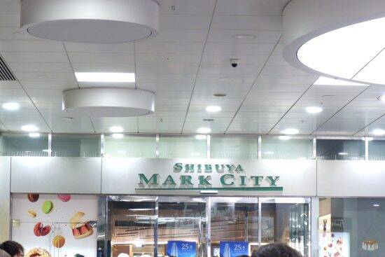 大雨の「渋谷ハロウィン2025」コスプレイヤーは外国人ばかり、“ガチ”よりも“ライト”に済ませる人が多数