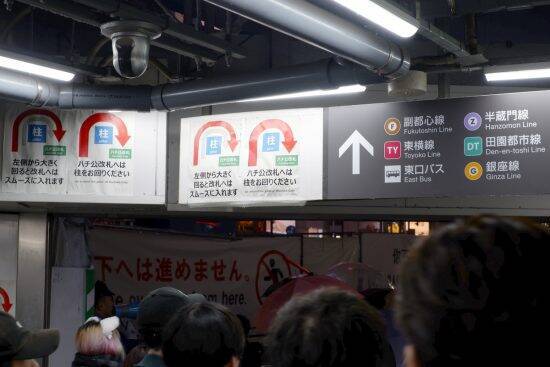 大雨の「渋谷ハロウィン2025」コスプレイヤーは外国人ばかり、“ガチ”よりも“ライト”に済ませる人が多数