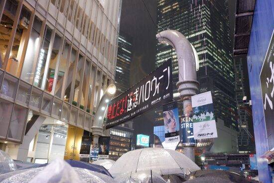 大雨の「渋谷ハロウィン2025」コスプレイヤーは外国人ばかり、“ガチ”よりも“ライト”に済ませる人が多数