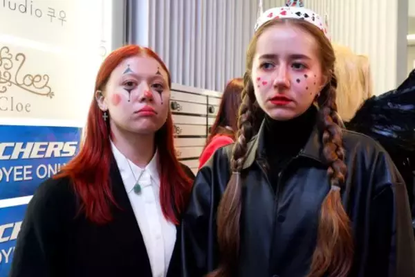 「大雨の「渋谷ハロウィン2025」コスプレイヤーは外国人ばかり、“ガチ”よりも“ライト”に済ませる人が多数」の画像