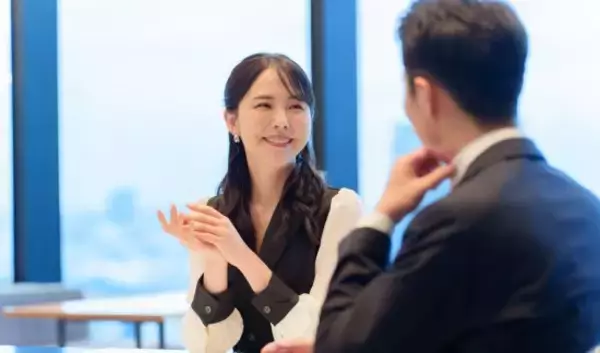 「「一緒にいると落ち着く中年男性」に共通している5つの特徴…女性が好感を持つ“安心感の正体”」の画像