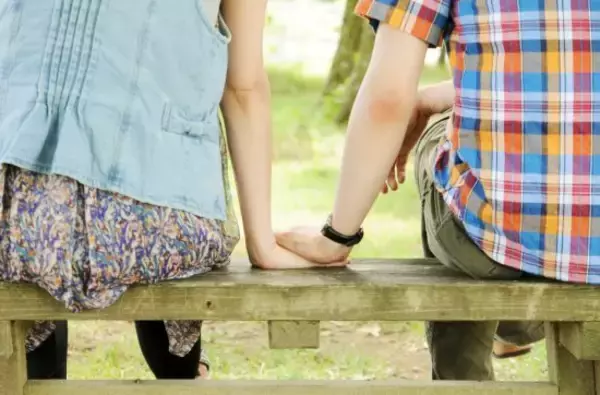 「「一緒にいると落ち着く中年男性」に共通している5つの特徴…女性が好感を持つ“安心感の正体”」の画像