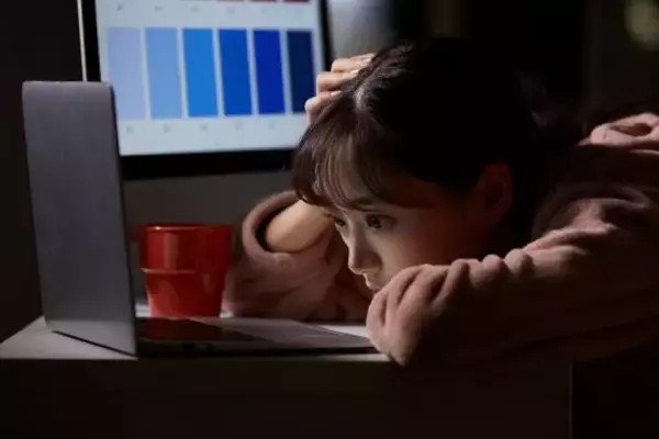 携帯のバイブ音は“トラブルの予兆”。「年末年始も気が休まらない」営業職の悲哀