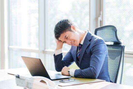 「DXってなんやねん」営業職が“仕事が進まない”と悲鳴…便利さの裏で脳が疲弊する「SaaS疲れ」の正体
