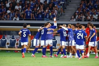 サッカー日本代表、「1-0勝利」は“新ルール”の恩恵が。アイスランド監督は苦言も…主審の主観に委ねられる危うさ