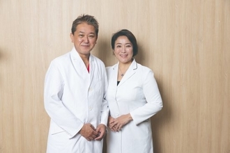 小麦、植物油、乳製品、甘いもの「四毒抜き」で現代病が治る？55万登録YouTuber歯科医師夫妻が語る“四毒”の正体とは