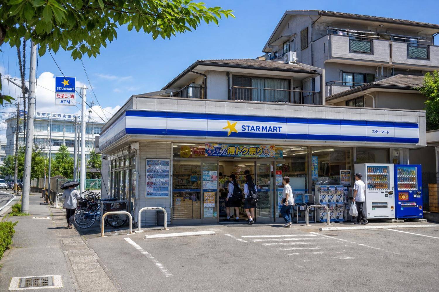 コンビニに毎日クレームを入れに来る“迷惑客”。後ろに並んでいた「3人組のギャル」が外に連れ出した結果…／「困った客」の最も多い迷惑行為を調べてみた