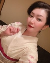 「並んで歩けば恋人同士」30代の銀座ホステスが椅子から落ちかけた“50代男性の寝言”。結婚したくてもできないのは“絶望的な勘違い”のせい