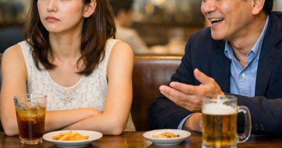 「並んで歩けば恋人同士」30代の銀座ホステスが椅子から落ちかけた“50代男性の寝言”。結婚したくてもできないのは“絶望的な勘違い”のせい