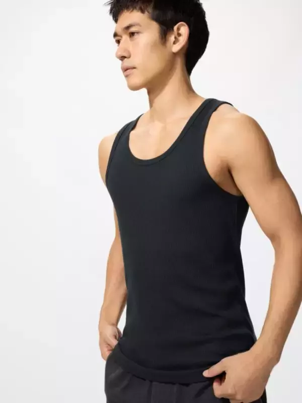 「“中年男性が買うべき”ユニクロ・GU「590円のトレンドアイテム」「3990円の高見えシャツ」夏の即戦力3選」の画像