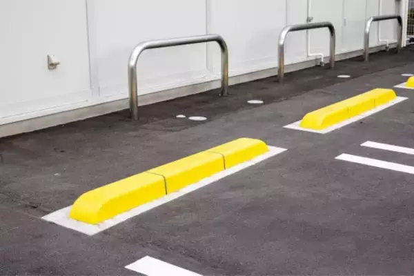 コンビニの駐車場を占拠するヤンキー8人組を追い払った“効果的な方法”「イキがっていた彼らの顔色が一変しました」