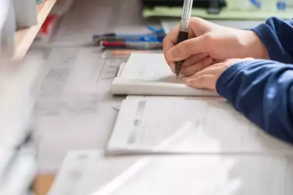 小4で英検2級に合格も…「私ってバカなんだ」泣き叫んでノートを破った娘。中学受験から“撤退”した母の決断