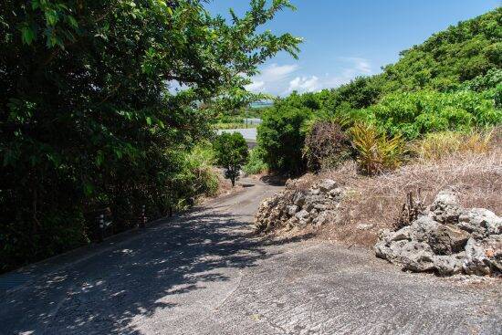 原付バイクを“あおり運転”した他県ナンバーの車が、警察の取り締まり“定番”スポットで捕まるまで――大反響セレクション