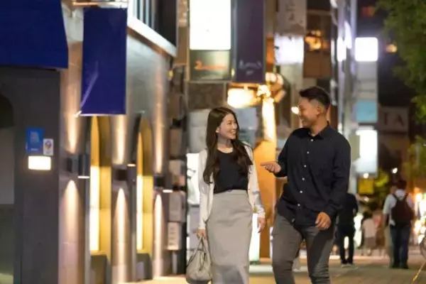 「「女性との会話がいつも弾む男性」に実は共通している5つの特徴」の画像