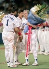 “最下位候補”を覆すヤクルトの快進撃。ブンブン丸・池山監督が薫陶を受けた「2人の指導者」の存在