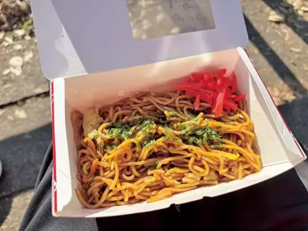 「公園の売店『焼きそば』を弁当にして食す＜人生最後に食べたい弁当は？＞／久住昌之」の画像