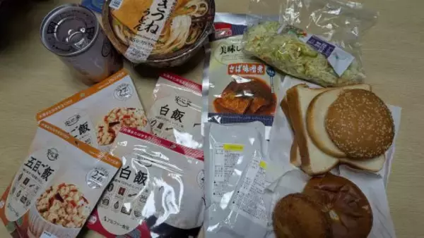 「牛丼1杯もらうのに2時間説教。“タダ”では済まない「炊き出し」の現場」の画像