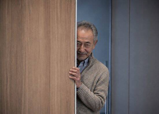 ただの挨拶が「人生最後の恋」に…コンビニの接客を“好意”と勘違い、24時間つきまとう“老人ストーカー”の恐怖