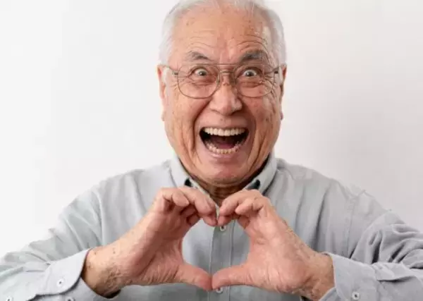 「ただの挨拶が「人生最後の恋」に…コンビニの接客を“好意”と勘違い、24時間つきまとう“老人ストーカー”の恐怖」の画像