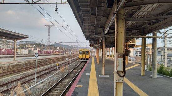 完熟フレッシュのパパが思い起こす、幼少期の大人達。蜂に刺されて「皆こいつにションベンかけちゃれ！」とけしかけてきたお婆さん